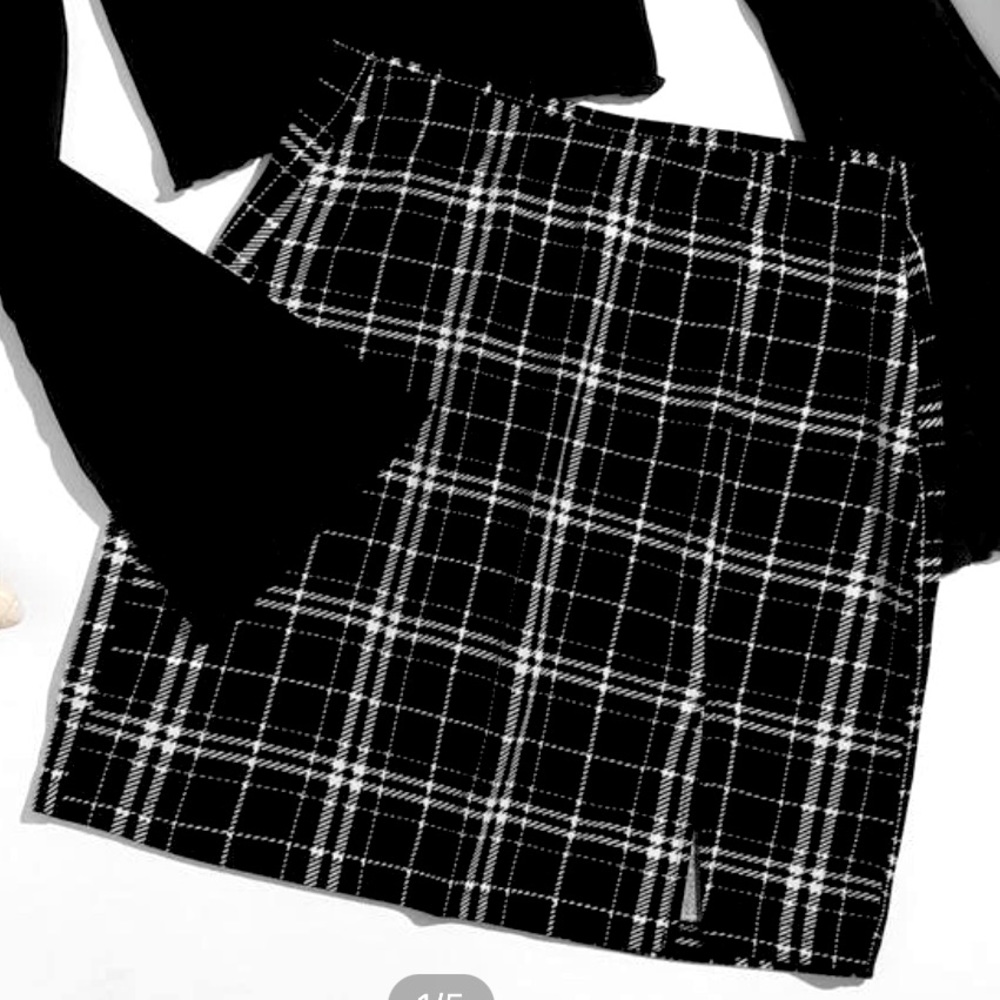 SHEIN Plaid Mini-Skirt with Slit Hem